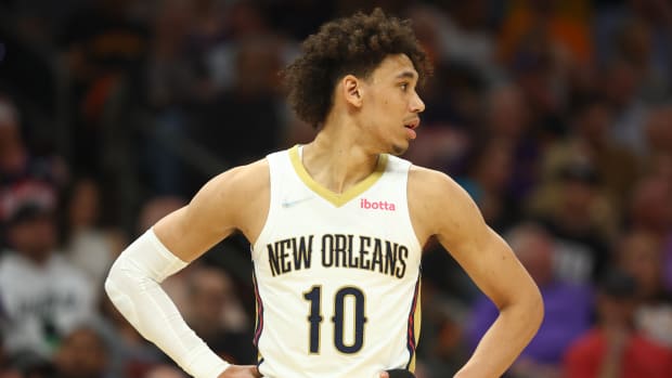 Pelicans center Jaxson Hayes (10) looks on during a game against the Suns.